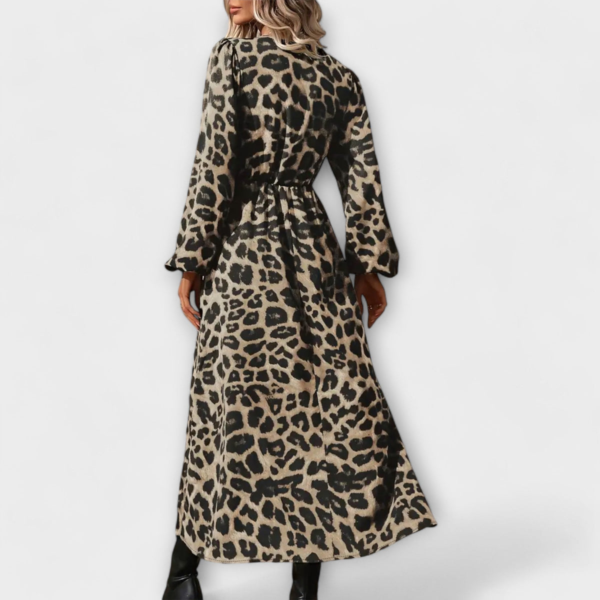 Gunnhild – Stilfuld kjole med leopardprint