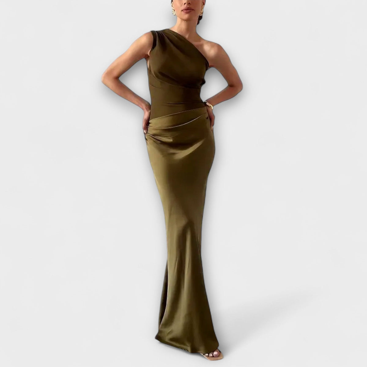 Elegant plisseret maxikjole med one-shoulder