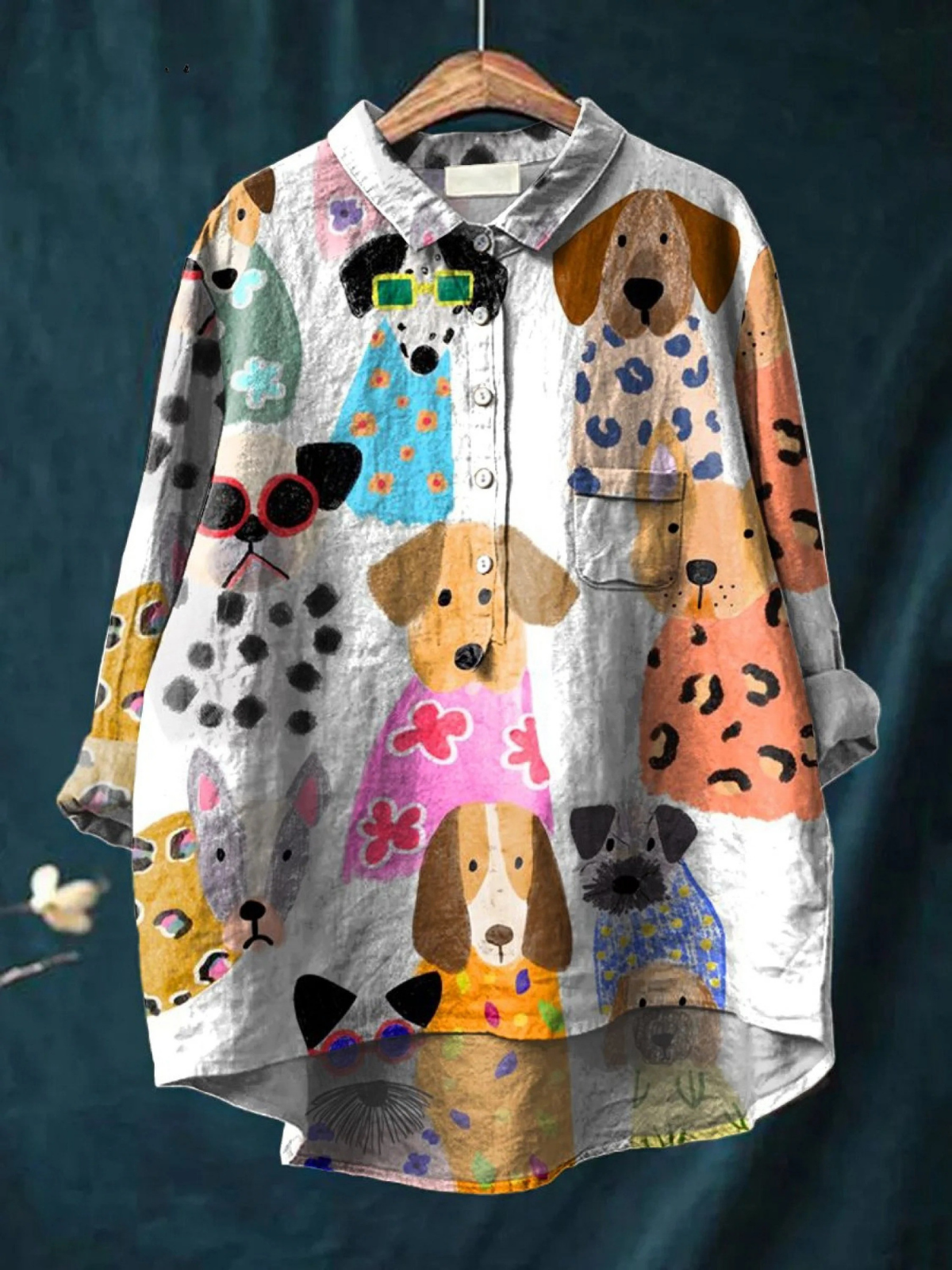 Ida | Sjov afslappet bluse med farverigt tegneseriehundedesign