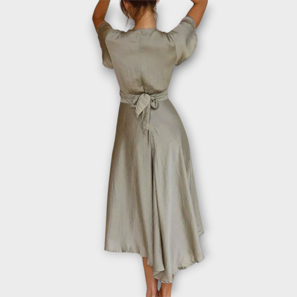 Ingeborg – Elegant midikjole med V-hals