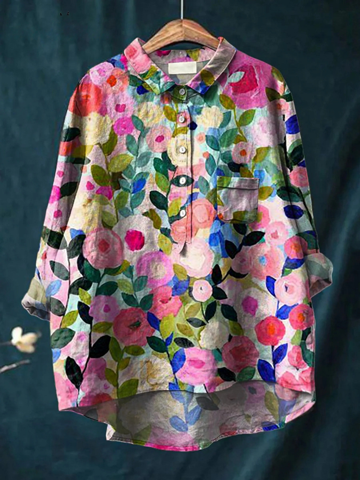 Rose | Afslappet bluse til kvinder med farverigt forårsblomsterdesign