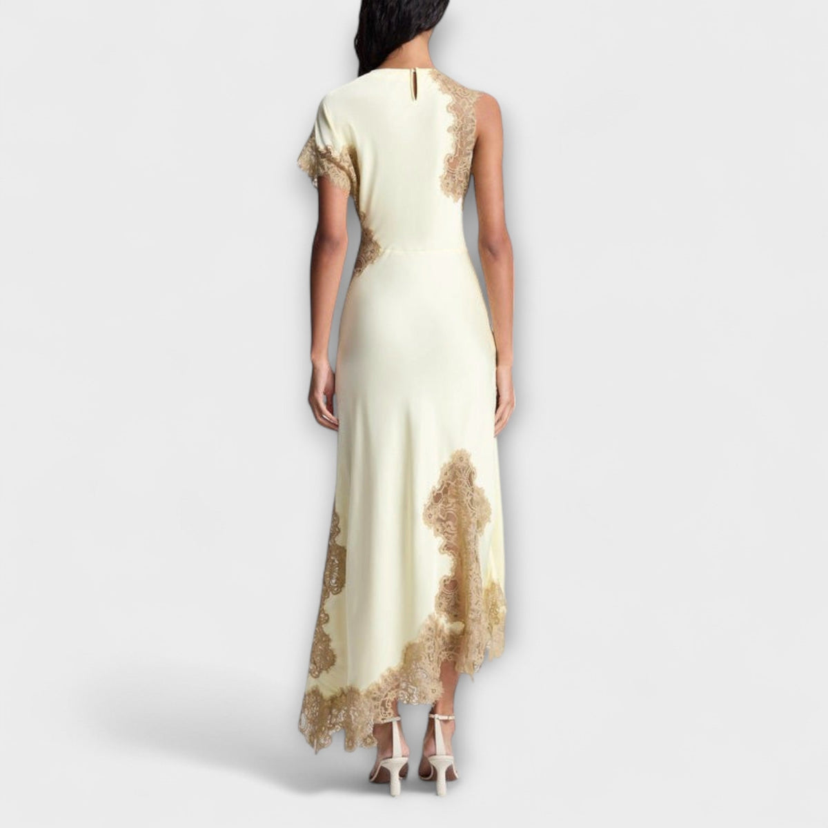 Herdis – Maxikjole med satin og blondedetaljer