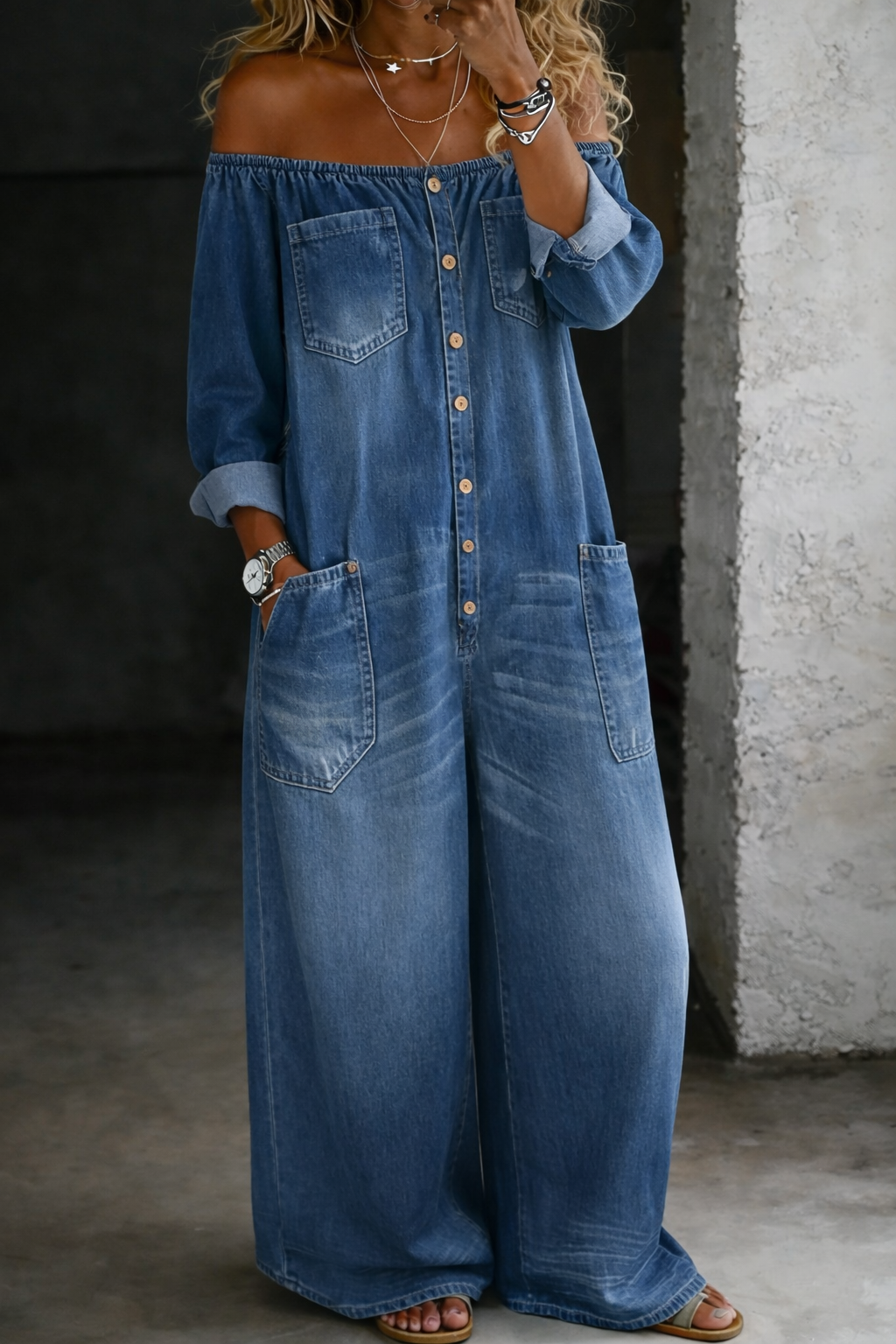 Hanna – Off-shoulder buksedragt med lange ærmer