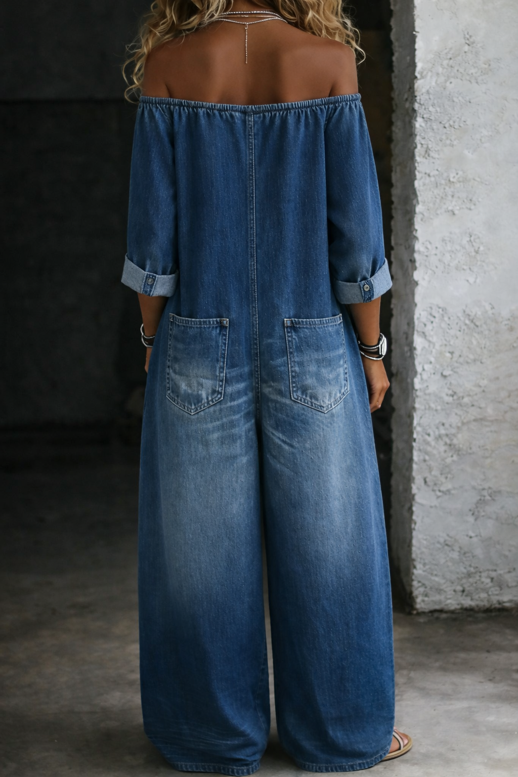 Hanna – Off-shoulder buksedragt med lange ærmer