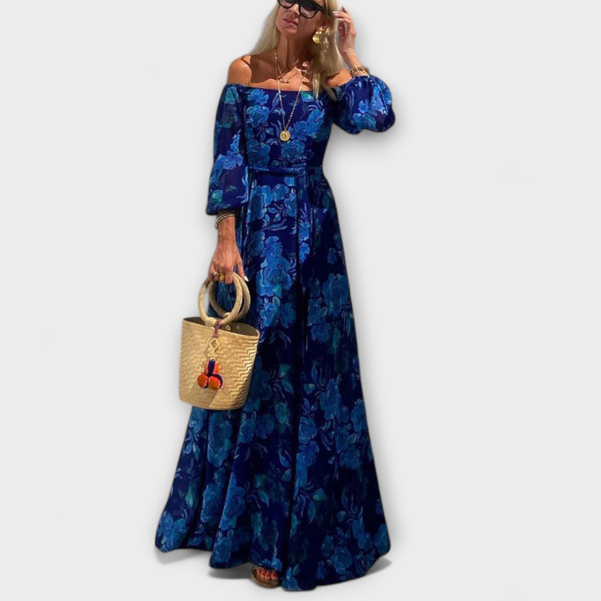 Juniper – Blomstret off-shoulder maxikjole med rynket overdel, perfekt til ferien
