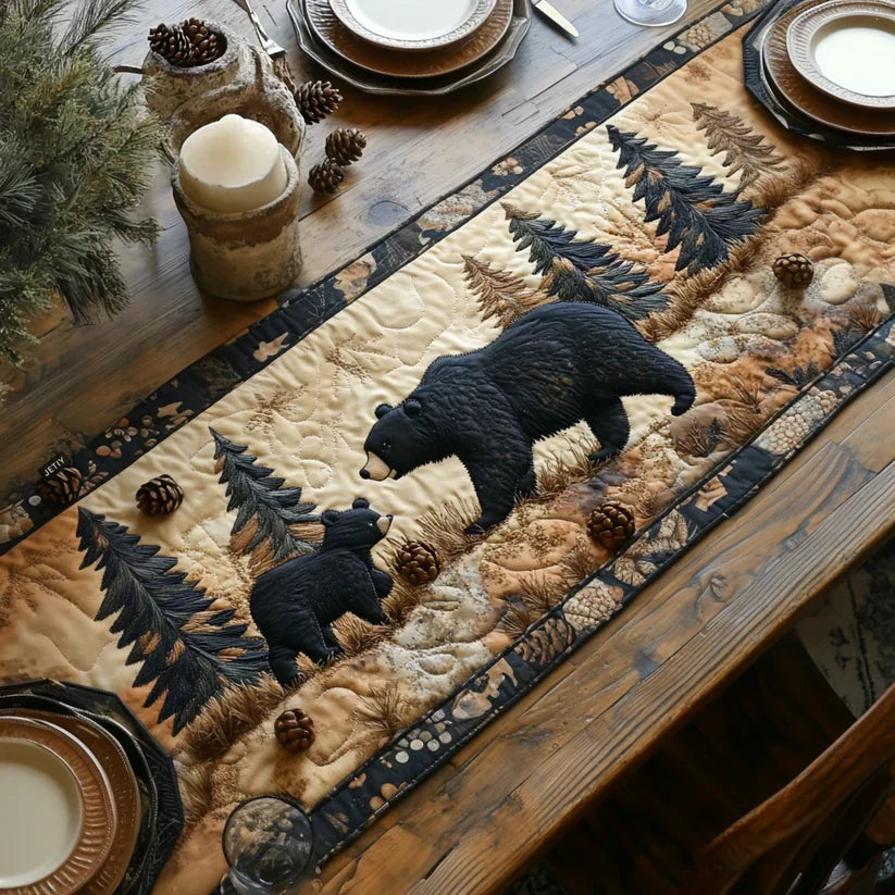 Quiltet Bordløber – Black Bear Family