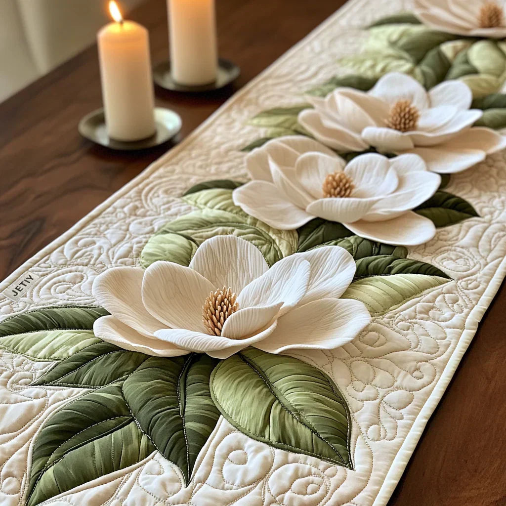 Quiltet Bordløber – Floral Elegance