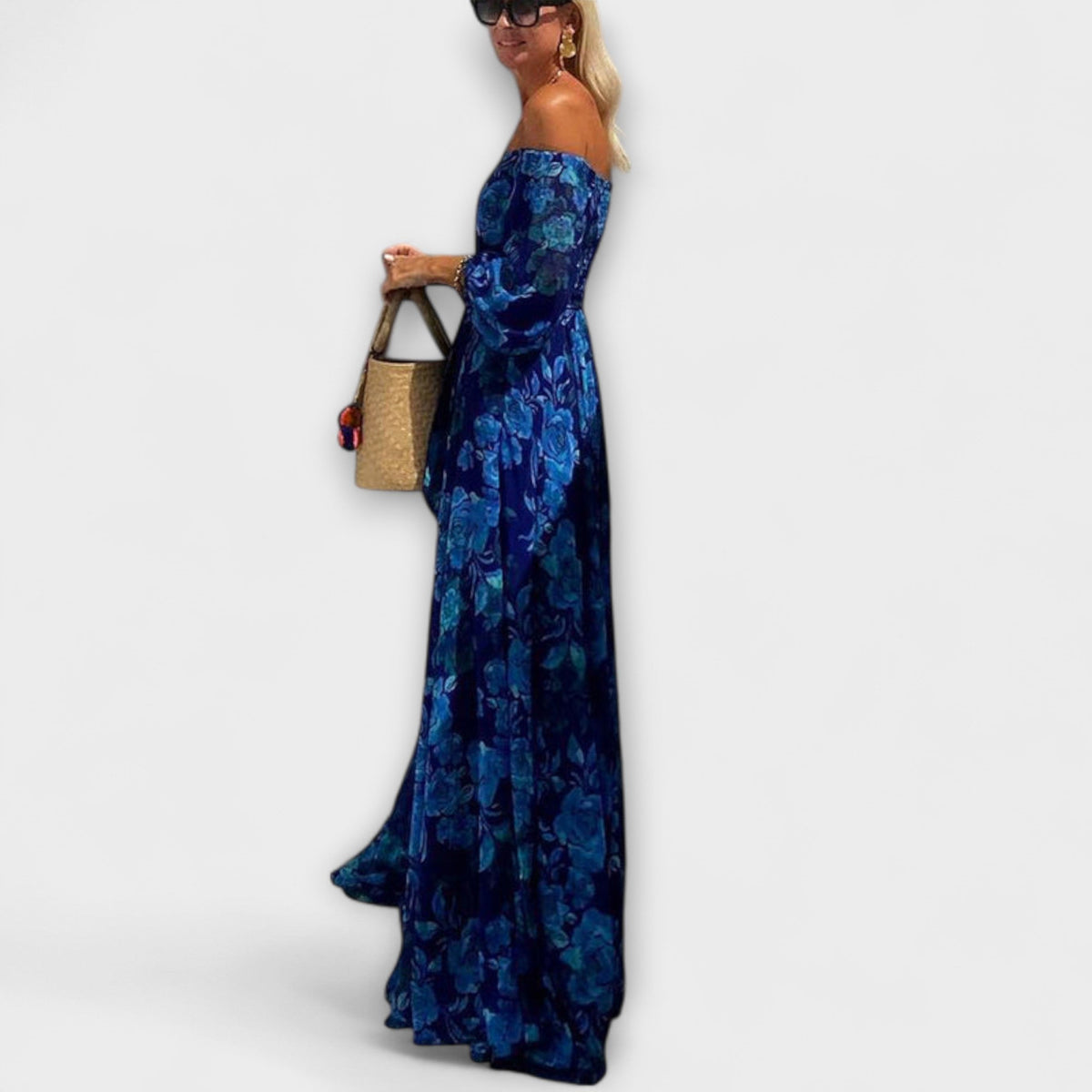 Juniper – Blomstret off-shoulder maxikjole med rynket overdel, perfekt til ferien