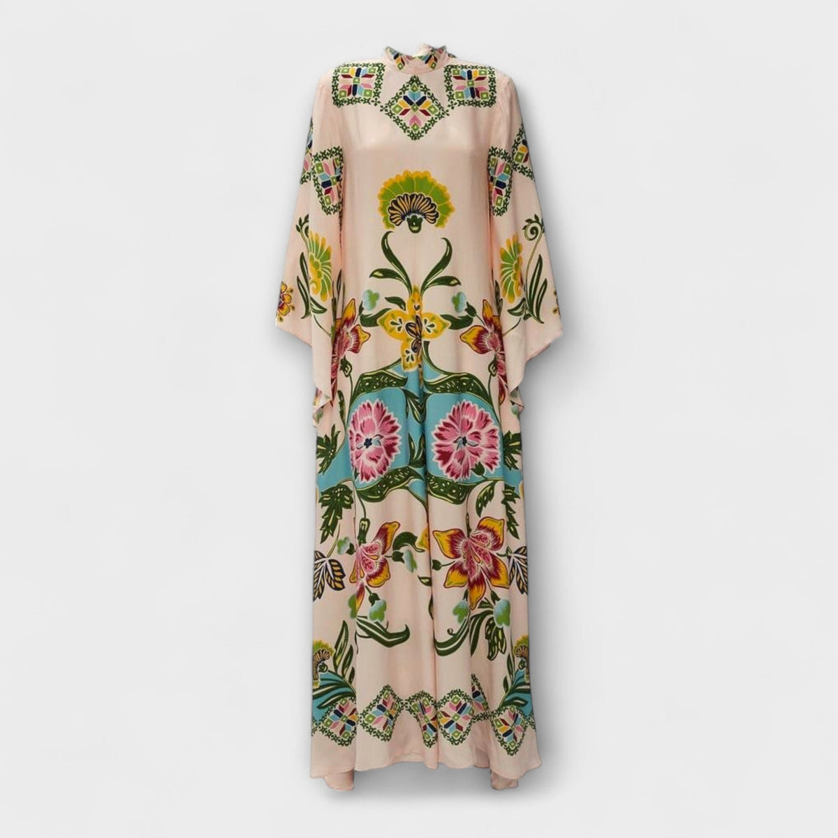 Agnete – Elegant maxikjole med blomsterprint og flydende design
