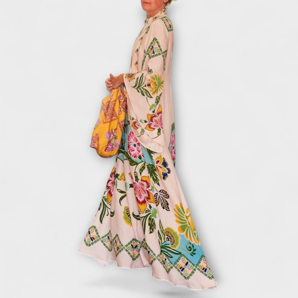 Agnete – Elegant maxikjole med blomsterprint og flydende design