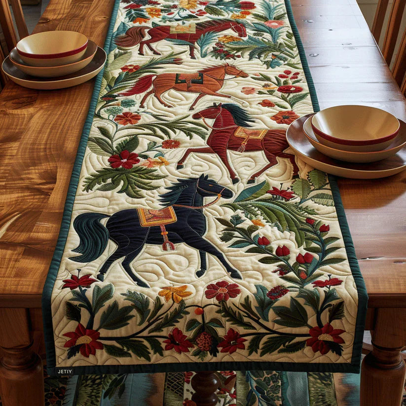 Quiltet Bordløber – Equestrian Art