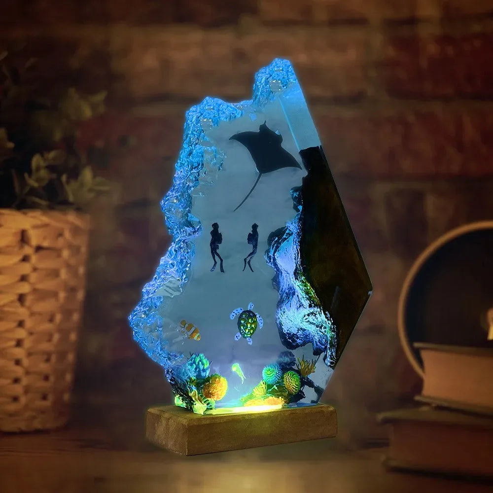 Resin Bordlampe – Manta Ray and Diver