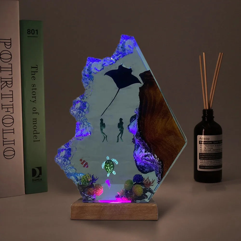 Resin Bordlampe – Manta Ray and Diver