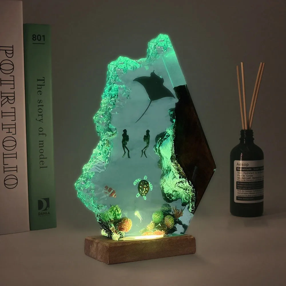 Resin Bordlampe – Manta Ray and Diver