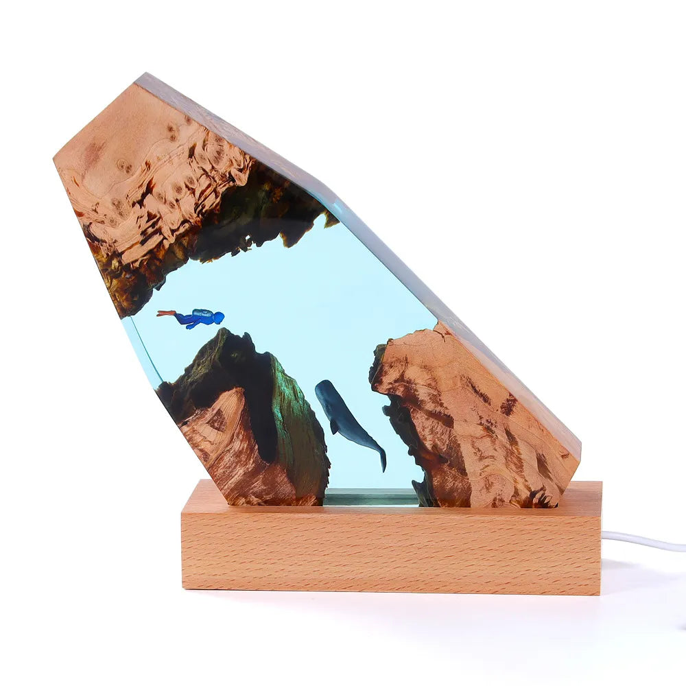 Resin Bordlampe – Whale Diver