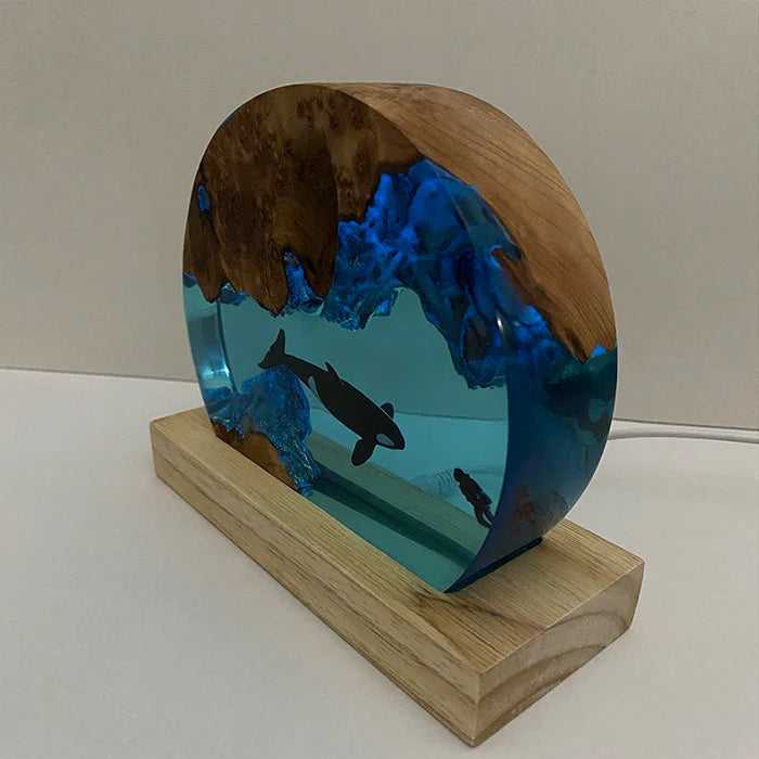 Resin Bordlampe – Orca Diver