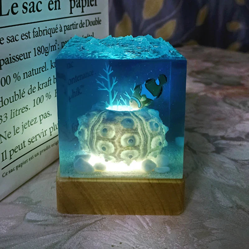 Resin Bordlampe – Fish Light Cube