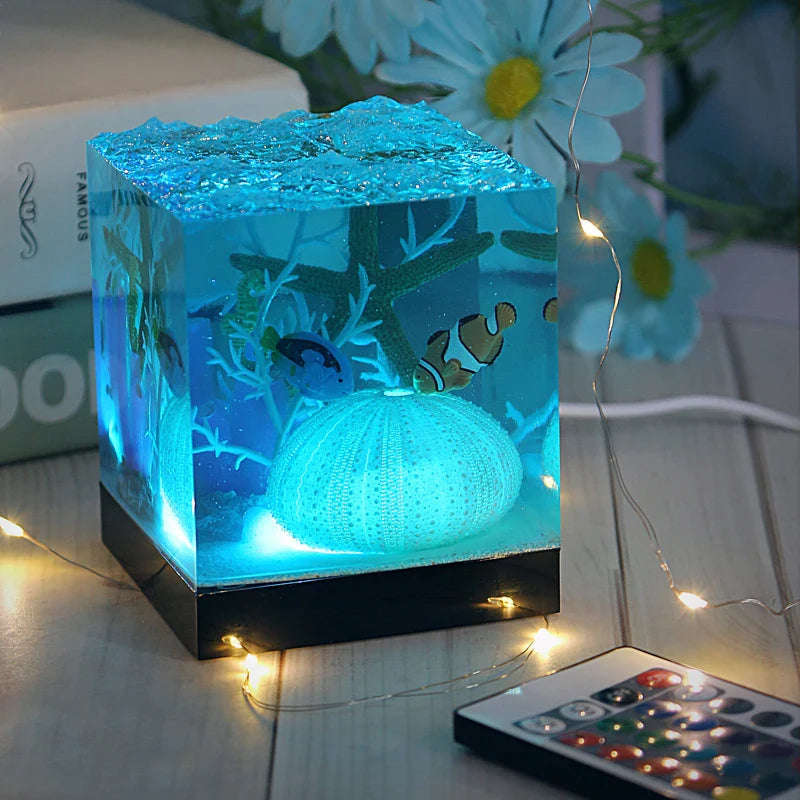 Resin Bordlampe – Fish Light Cube