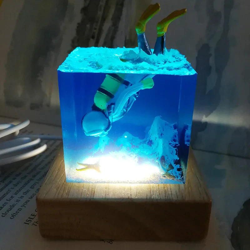 Resin Bordlampe – Fish Light Cube
