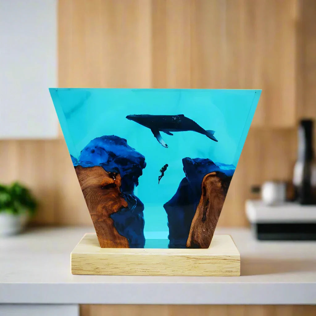 Resin Bordlampe – Deep Sea OceanGroove Whale