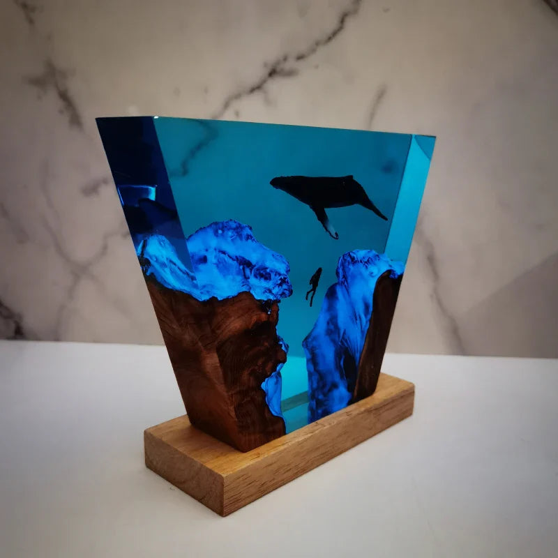 Resin Bordlampe – Deep Sea OceanGroove Whale