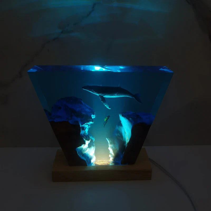 Resin Bordlampe – Deep Sea OceanGroove Whale