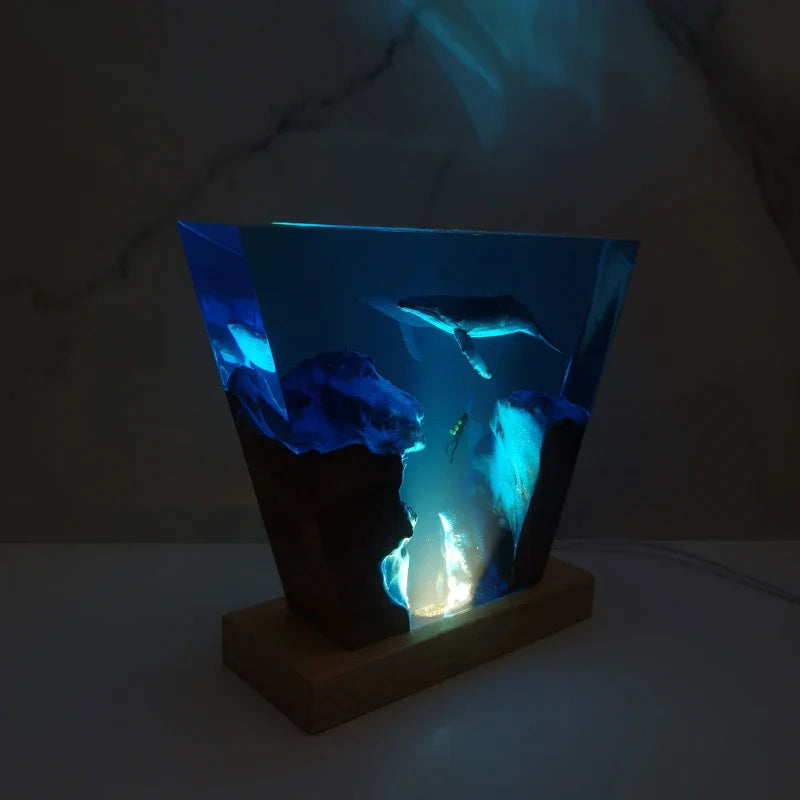 Resin Bordlampe – Deep Sea OceanGroove Whale