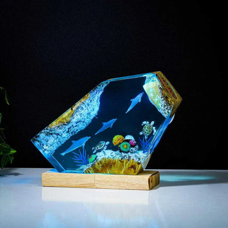 Resin Bordlampe – Dolphin SwimmingSeabed