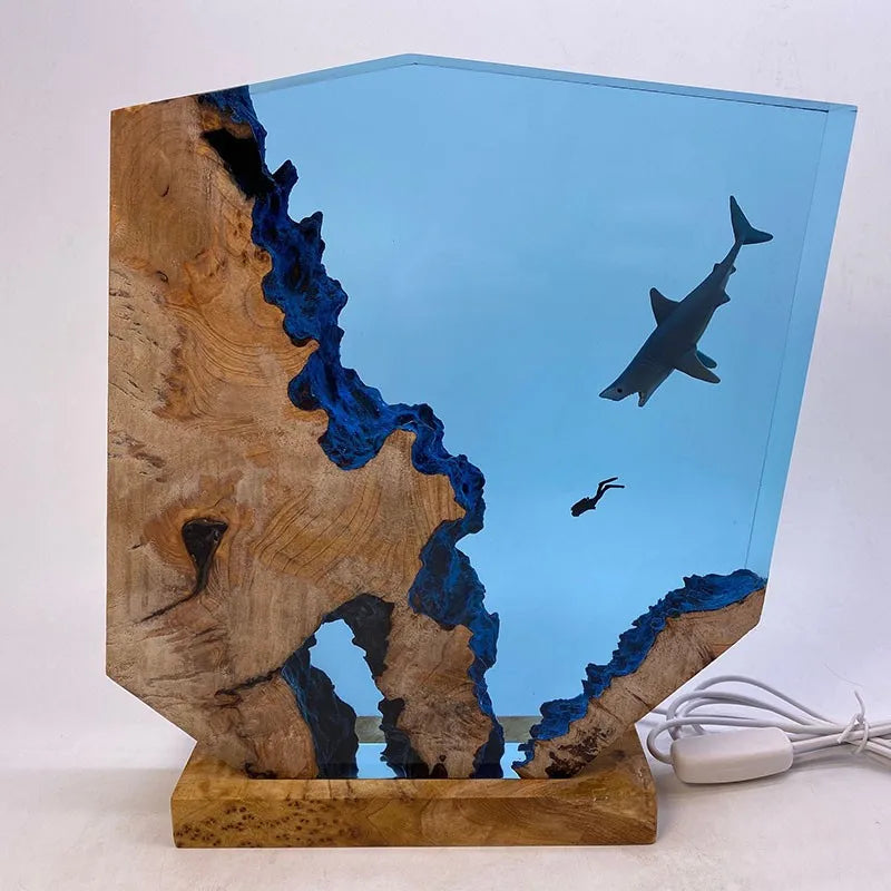 Resin Bordlampe – Shark Diver
