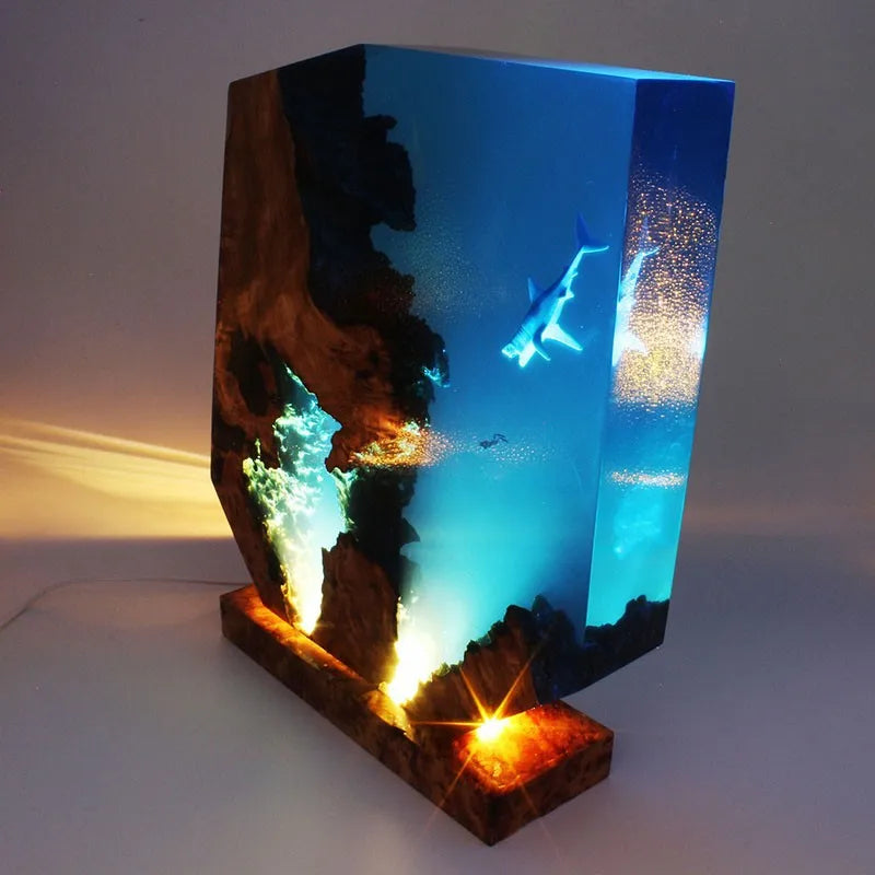 Resin Bordlampe – Shark Diver
