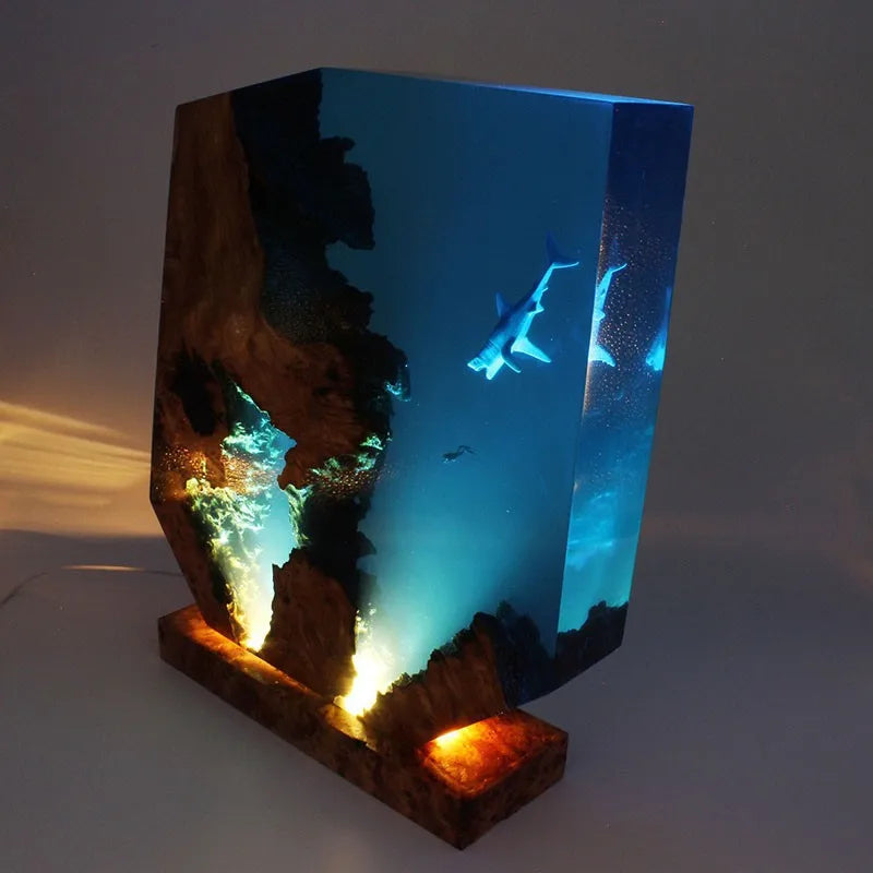 Resin Bordlampe – Shark Diver