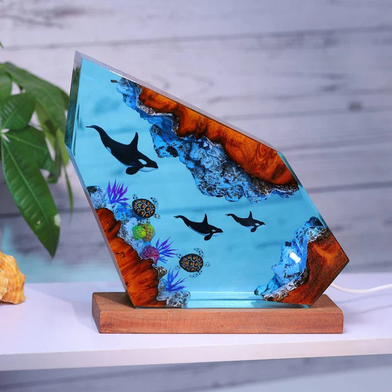 Resin Bordlampe – Swimming Orca