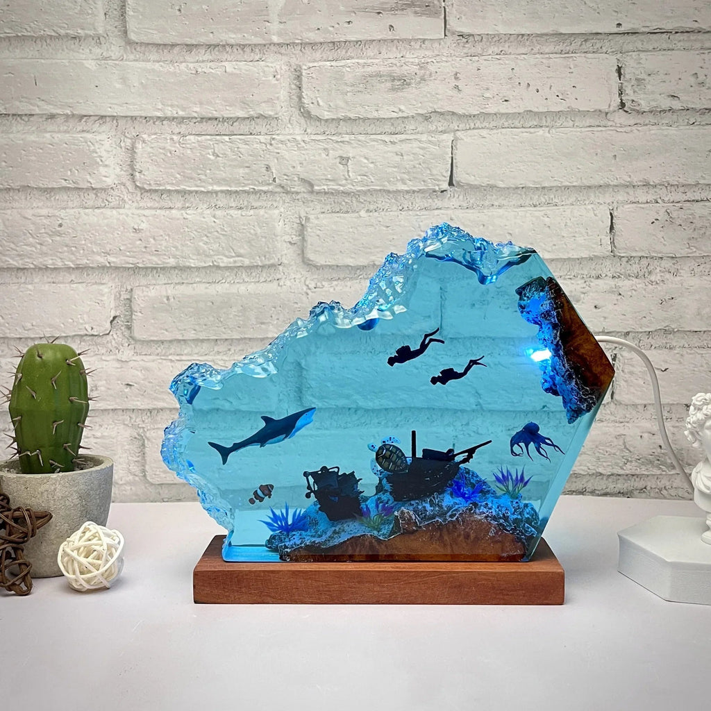 Resin Bordlampe – Shark Diver Shipwreck
