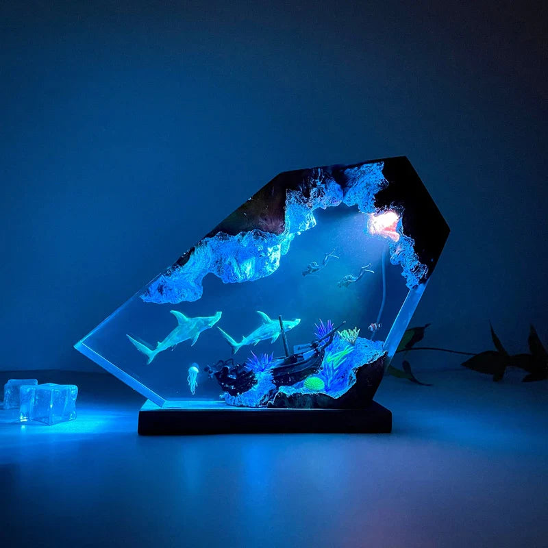 Resin Bordlampe – Sharks and Divers Shipwreck