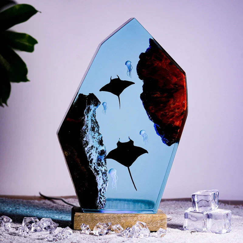 Resin Bordlampe – Manta Ray Swimming