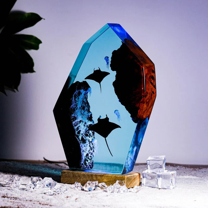 Resin Bordlampe – Manta Ray Swimming