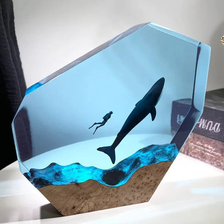 Resin Bordlampe – Whale Swimming