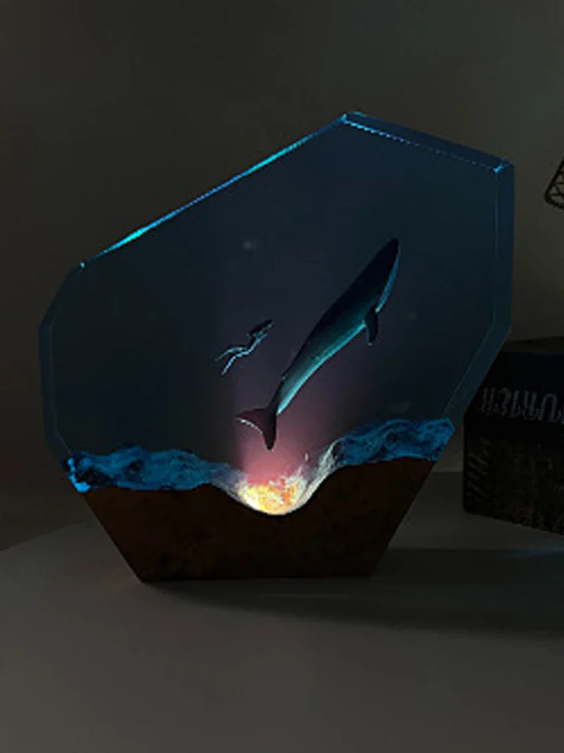 Resin Bordlampe – Whale Swimming