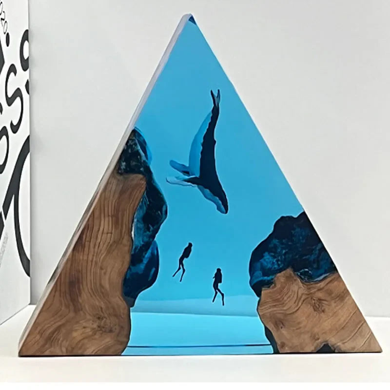 Resin Bordlampe – Whale Diver Triangle