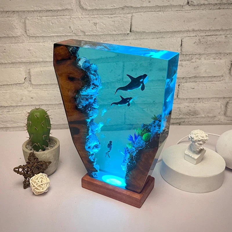Resin Bordlampe – 2 Orca Diver