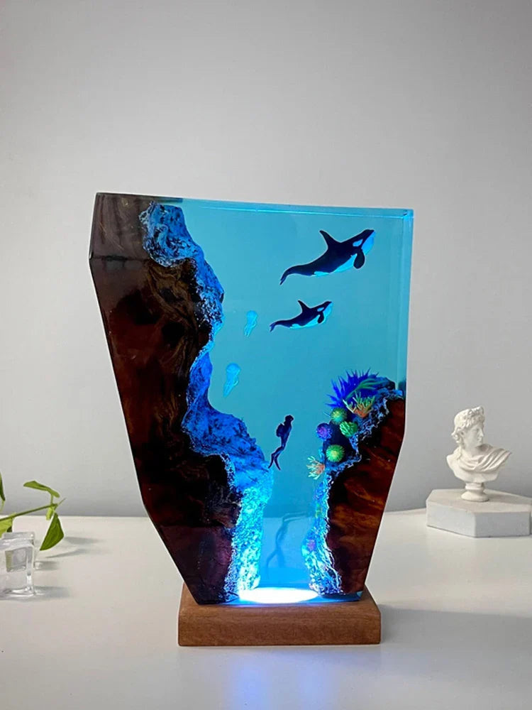 Resin Bordlampe – 2 Orca Diver